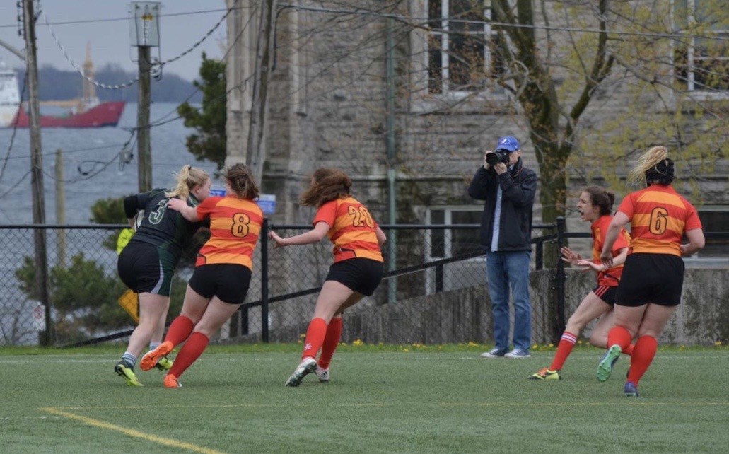 Rugby players playing rugby