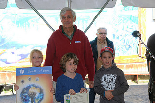 Student receive Eco School plaque.